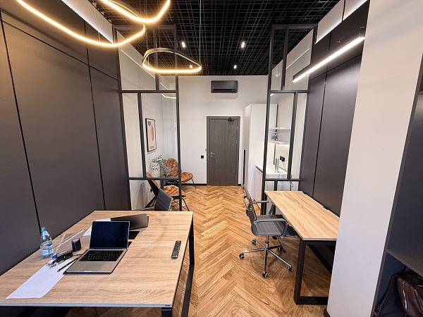 Офис с новым ремонтом и мебелью в Central Yard
